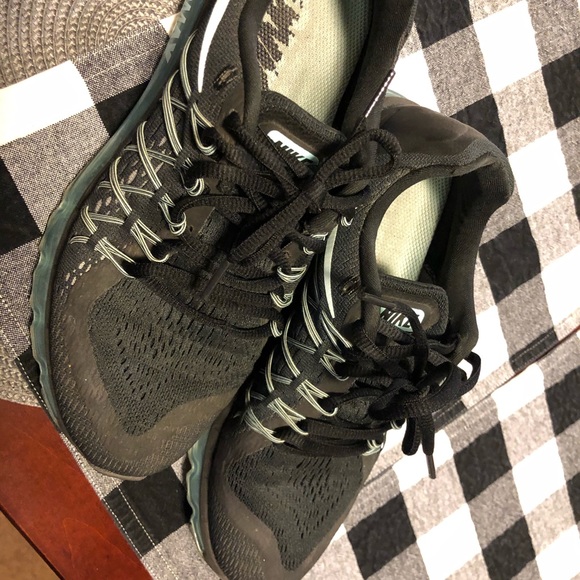 Nike Shoes - Picture 4 of 5